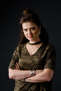 MAZDRUNKA (Luciana Răducanu) lansează single-ul „Desen“