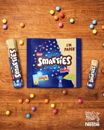 Smarties devine primul brand internațional de dulciuri care folosește 100% ambalaje din hârtie reciclabilă
