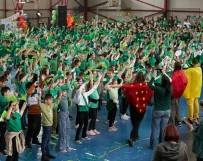 De trei generații, elevi din ciclul primar participă la mișcarea națională „Și eu trăiesc sănătos!