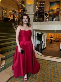 Carmen Pepelea, prezență ravisantă pe covorul roșu la Emmy. Cum a fost realizată coafura sa!